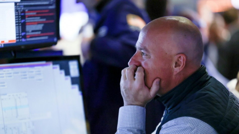 Wall Street évolue en hausse mais reste fébrile