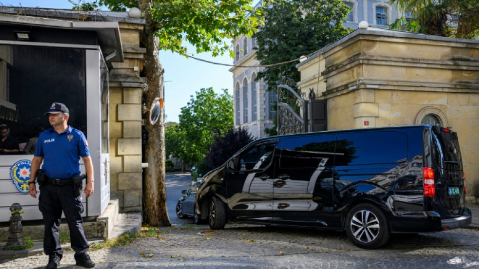 Ir&aacute;n y pa&iacute;ses europeos reanudan las conversaciones sobre el programa nuclear en Estambul