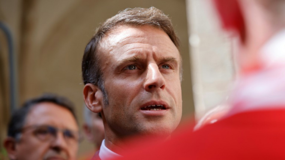 Macron defende presen&ccedil;a criticada em missa do papa Francisco na Fran&ccedil;a