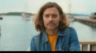 >>>ANSA/ Love, fuga dalle relazioni tradizionali