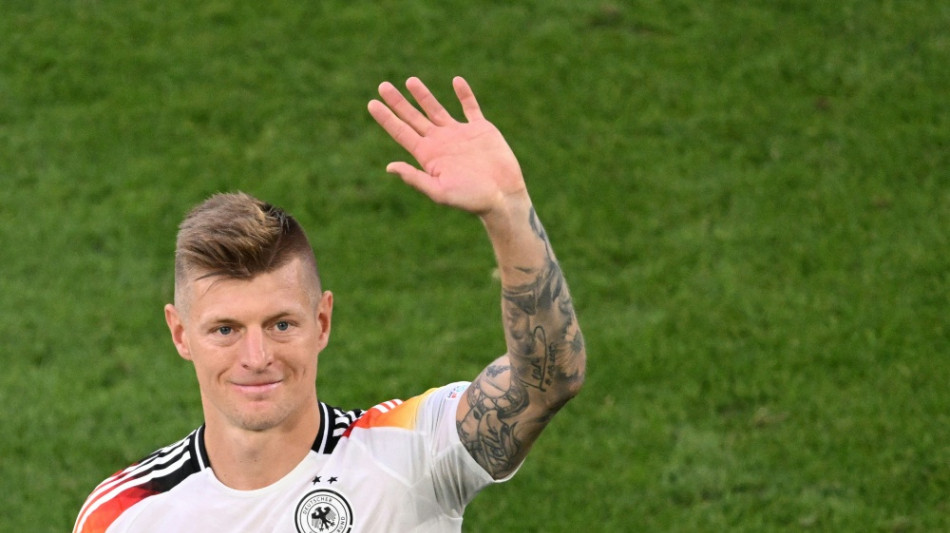 Kroos erhält Bundesverdienstkreuz in Madrid