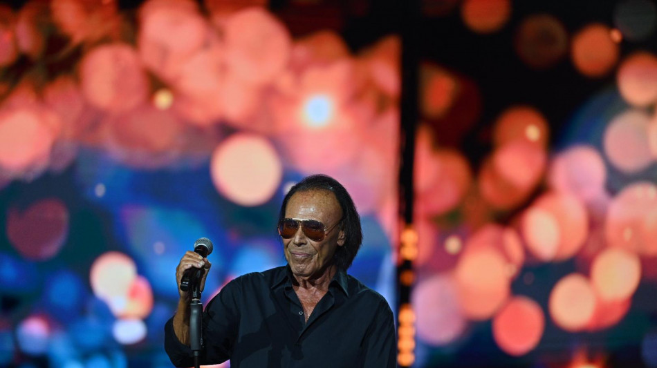 Dopo gaffe, Venditti porta sul palco a Bari la ragazza autistica