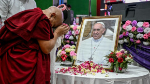 La mort du pape Fran&ccedil;ois d&eacute;clenche une vague d'&eacute;motion &agrave; travers le monde