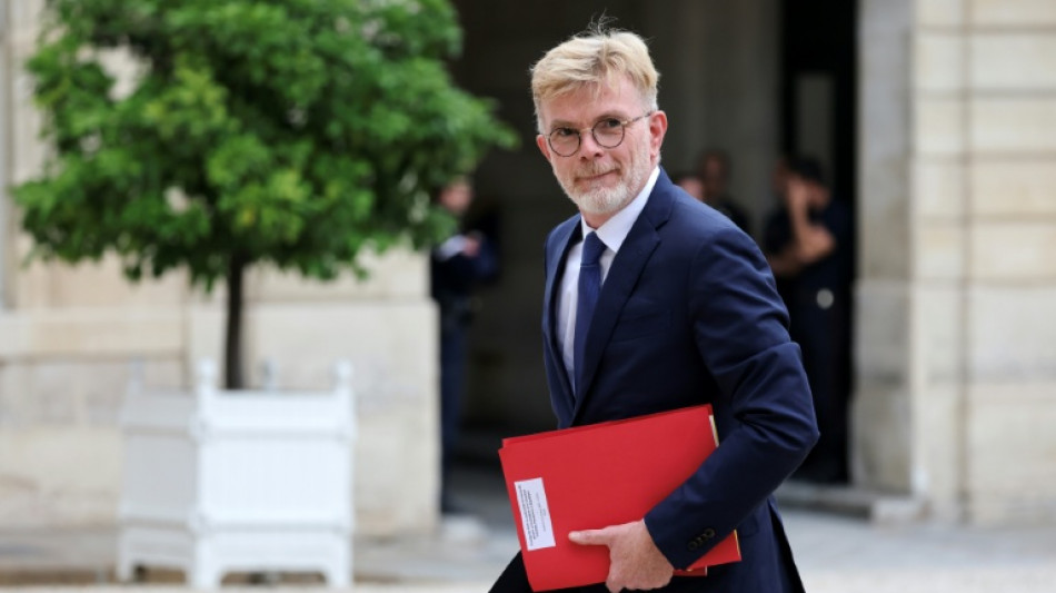 Macron nomear&aacute; primeiro-ministro ap&oacute;s reuni&atilde;o com l&iacute;deres pol&iacute;ticos na Fran&ccedil;a