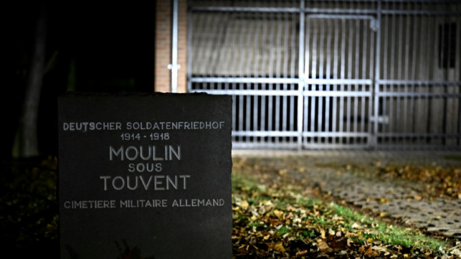 Best&uuml;rzung nach Sch&auml;ndung j&uuml;discher Gr&auml;ber auf deutschem Soldatenfriedhof in Frankreich