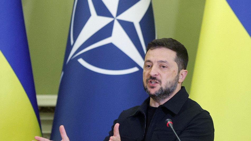 Zelensky, non consultiamo gli Usa su raid a lungo raggio