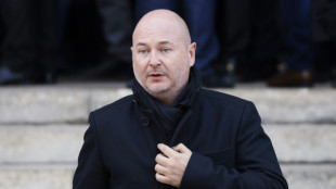 Cauet, accus&eacute; de viol, assigne NRJ en justice pour revenir &agrave; l'antenne
