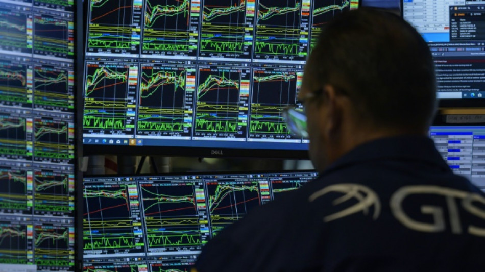 Wall Street, poursuit son repli  et "dig&egrave;re les gains" r&eacute;alis&eacute;s depuis juin