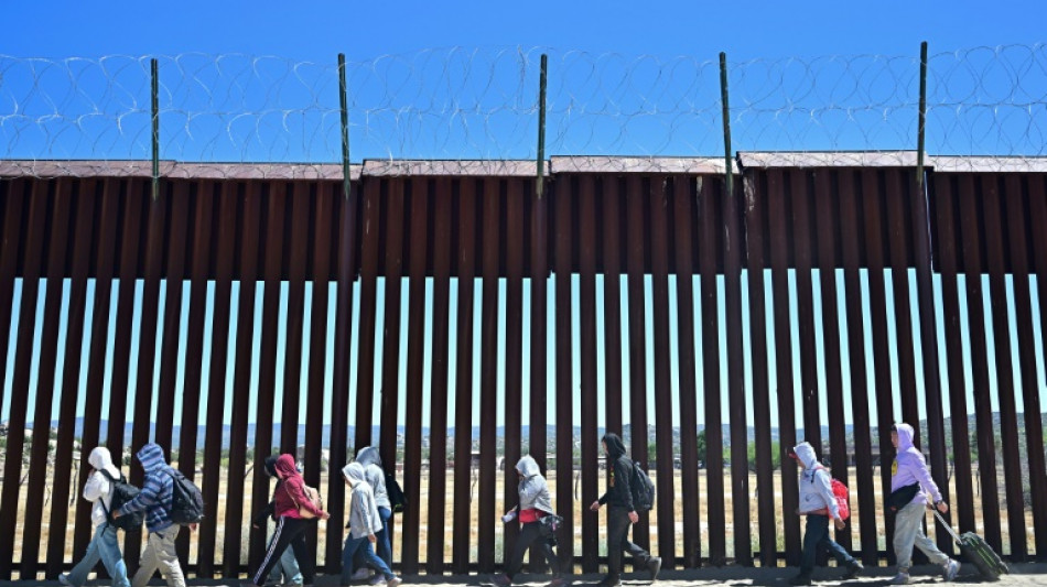 Biden simplifica regulariza&ccedil;&atilde;o de centenas de milhares de migrantes