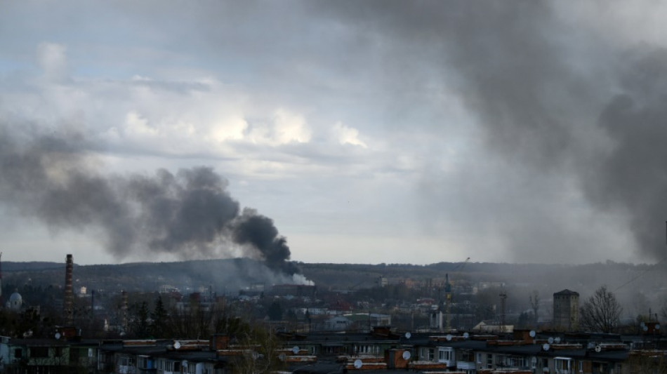 Ukraine: sept morts dans des frappes sur Lviv, la Russie affirme avoir captur&eacute; des Britanniques