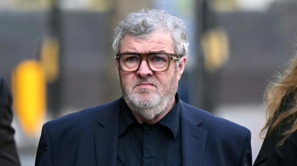 Paul Gallagher, irm&atilde;o dos m&uacute;sicos do Oasis, se declara inocente de estupro e outras acusa&ccedil;&otilde;es