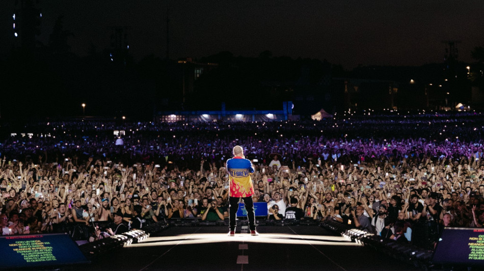 Max Pezzali all'autodromo di Imola per rincorrere la nostalgia