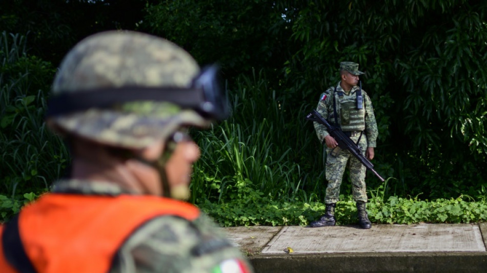 Cerca de mil agentes buscam 16 funcion&aacute;rios da Pol&iacute;cia sequestrados no M&eacute;xico