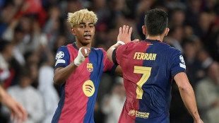 Traumtore am Flie&szlig;band: Flicks Triple-Traum wackelt