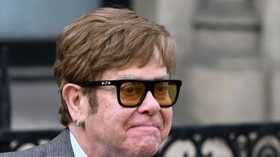 Elton John, en col&egrave;re, accuse le Daily Mail d'atteintes "odieuses" &agrave; sa vie priv&eacute;e