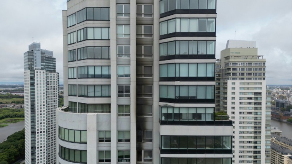 Cem pessoas s&atilde;o evacuadas por inc&ecirc;ndio em pr&eacute;dio de 50 andares em Buenos Aires