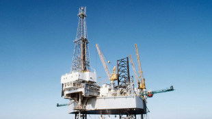 Il petrolio &egrave; in lieve rialzo, Brent sopra 70 dollari