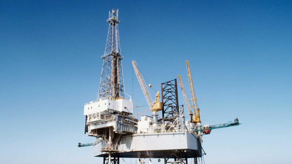 Il petrolio &egrave; stabile, Brent poco sopra 72 dollari al barile