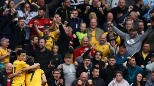 City sofre 1&ordf; derrota no Ingl&ecirc;s; Tottenham vence Liverpool