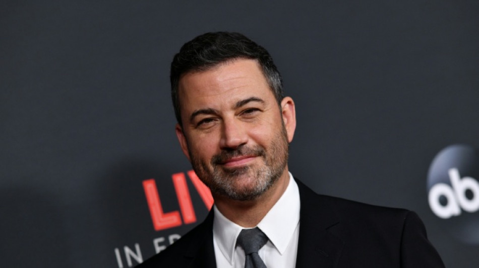 Jimmy Kimmel volta ao ar nos EUA, mas enfrenta boicote parcial