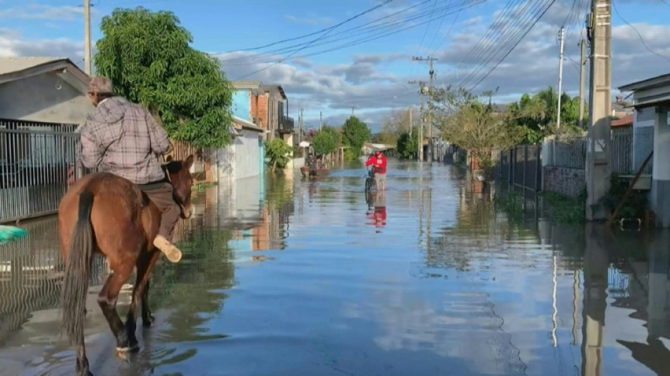 Sobe para 13 o n&uacute;mero de mortos por ciclone no RS