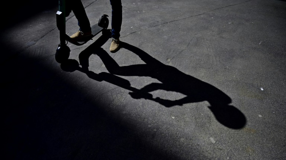 Auto erfasst E-Roller: Zwei Tote und ein Schwerverletzter in Frankfurt am Main