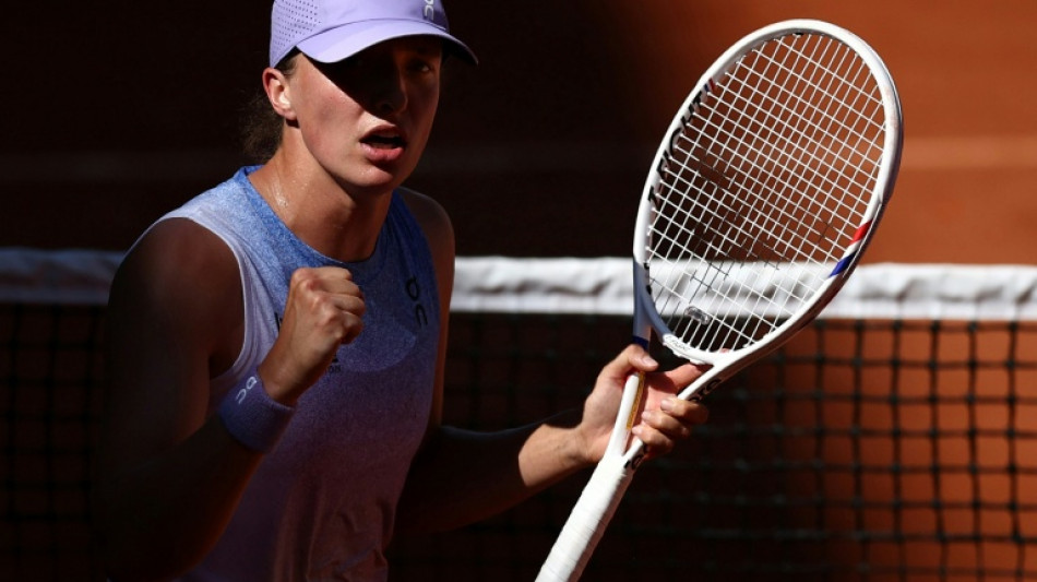Swiatek and Sabalenka into French Open last 16