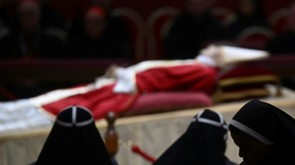 Trauerfeier f&uuml;r verstorbenen Papst Benedikt XVI. auf dem Petersplatz