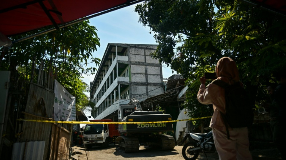 Concluye búsqueda en escuela colapsada en Indonesia con saldo de 67 muertos