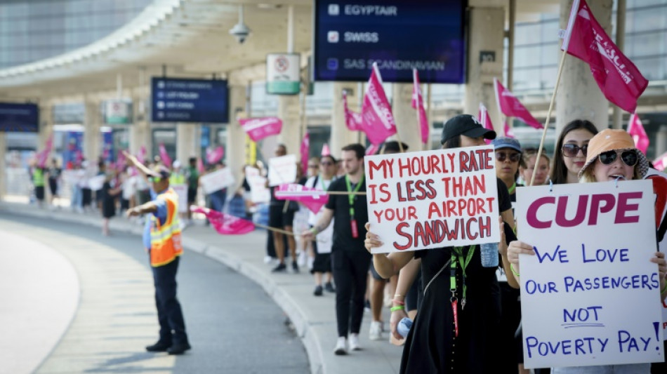 Comissários de bordo da Air Canada desafiam decisão judicial e seguem em greve