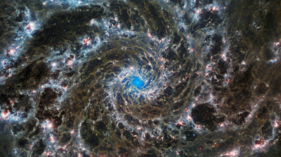 Une somptueuse galaxie spirale dans l'oeil du t&eacute;lescope James Webb