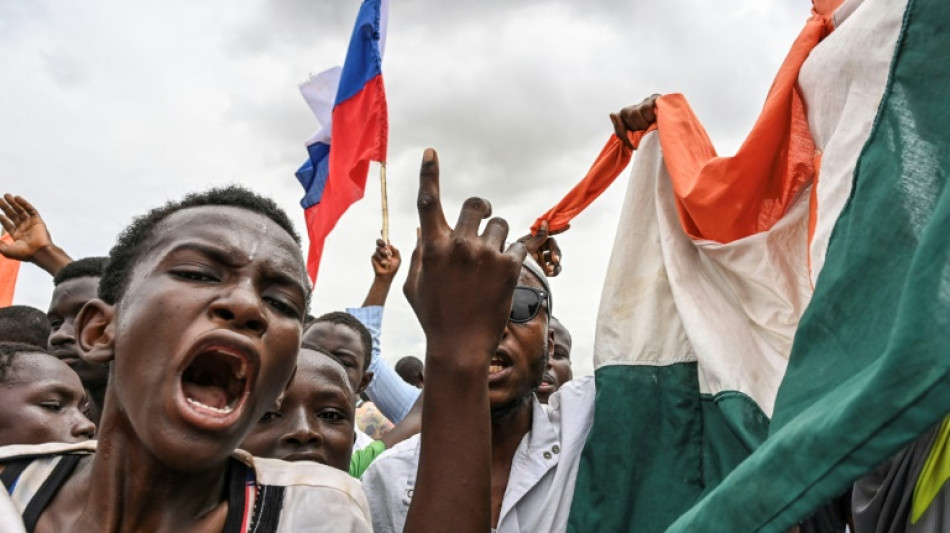 Thousands of coup supporters gathered near French base in Niger