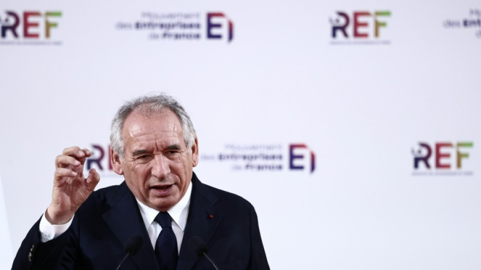 Bayrou per&ccedil;oit un fr&eacute;missement de l'opinion sur la dette, le RN et la gauche consid&egrave;rent sa "page tourn&eacute;e"