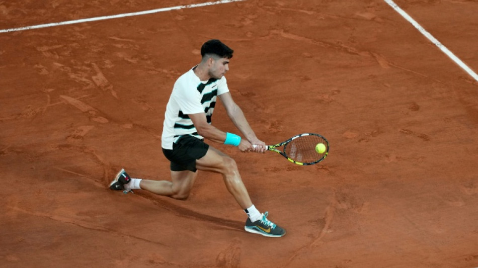 Alcaraz fights into French Open last 16 as Swiatek, Sabalenka progress