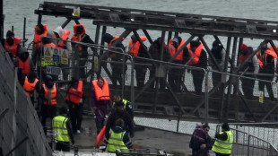 Londres annonce avoir arr&ecirc;t&eacute; les premiers migrants sous le coup du trait&eacute; franco-britannique