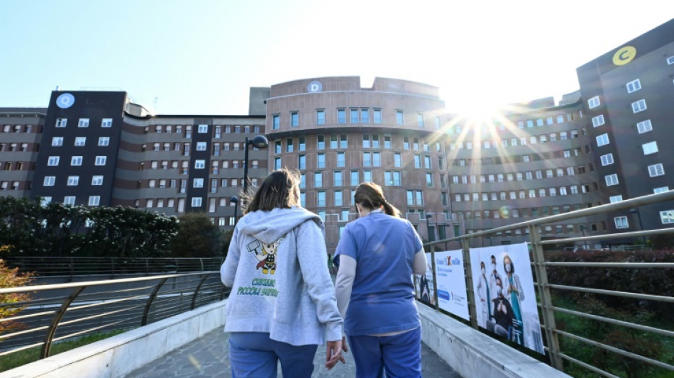 Italie: Berlusconi est sorti des soins intensifs, confirme l'h&ocirc;pital