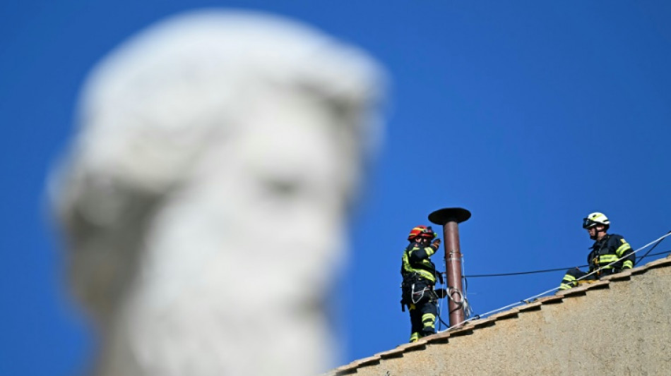 Vaticano instala chamin&eacute; na Capela Sistina para o conclave