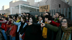 Las defensas en el macrojuicio por violaci&oacute;n en Francia denuncian "presi&oacute;n de la opini&oacute;n p&uacute;blica"