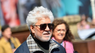 Un emocionado Pedro Almod&oacute;var recibe en San Sebasti&aacute;n el premio honor&iacute;fico Donostia