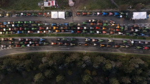 Greek govt in emergency meeting as farmers block central port