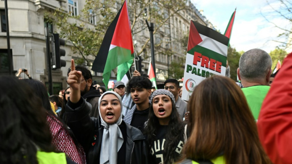 Milhares v&atilde;o &agrave;s ruas de v&aacute;rias cidades em apoio a Gaza, um ano ap&oacute;s o 7/10