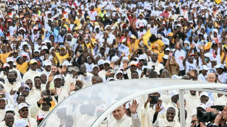 En Angola, le pape appelle &agrave; l'"esp&eacute;rance" devant 100.000 fid&egrave;les