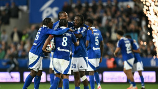 L1: gr&egrave;ve des ultras, dissension dans le public... Strasbourg avance dans une curieuse ambiance