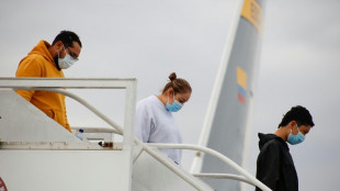 'Pesadelo americano': colombianos deportados pelos EUA chegam a Bogot&aacute;