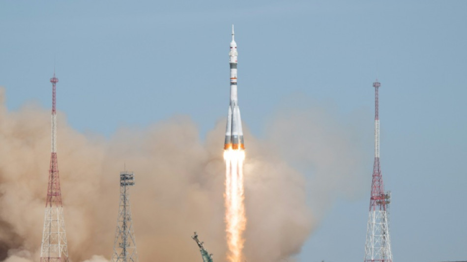 Nave Soyuz MS-27 se acopla &agrave; ISS com um americano e dois russos a bordo