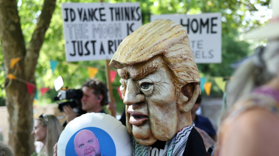 Brit&aacute;nicos protestan contra la presencia del vicepresidente de EEUU en Inglaterra