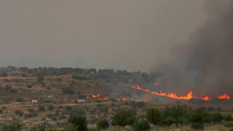 Israel reopens key roads as firefighters battle blaze