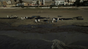 Per&uacute; prohibe zarpar al buque implicado en el derrame de crudo