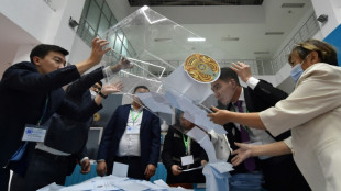 El presidente kazajo Tok&aacute;yev obtiene una aplastante victoria en las elecciones