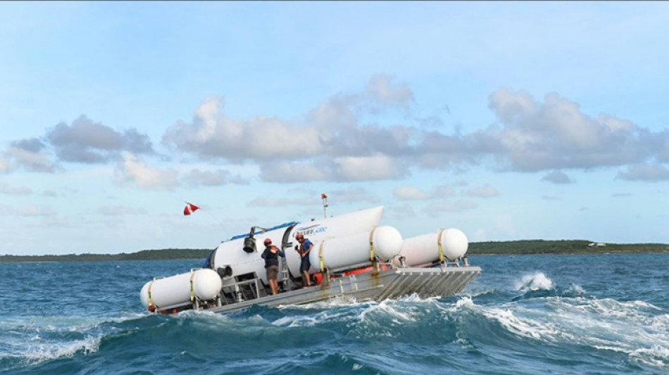 Equipes de resgate detectam ru&iacute;dos durante busca por submers&iacute;vel desaparecido